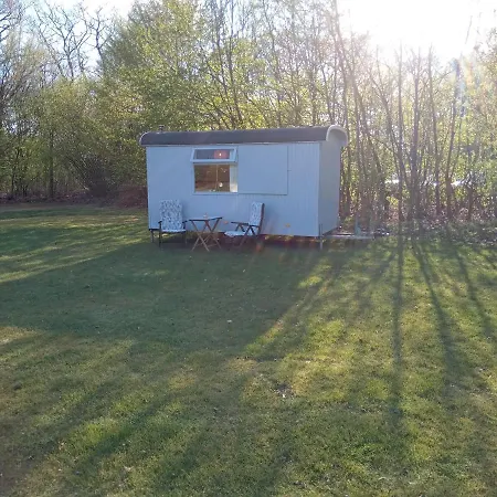 Campsite Sfeervolle Pipowagen/ Tiny House Dichtbij Park De Hoge Veluwe *